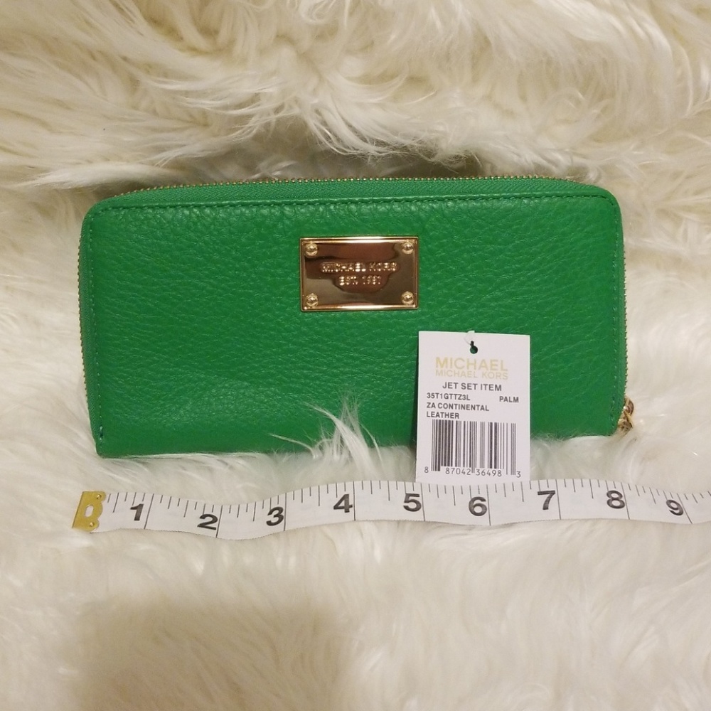 Michael Kors ZA Continental Leather Wallet